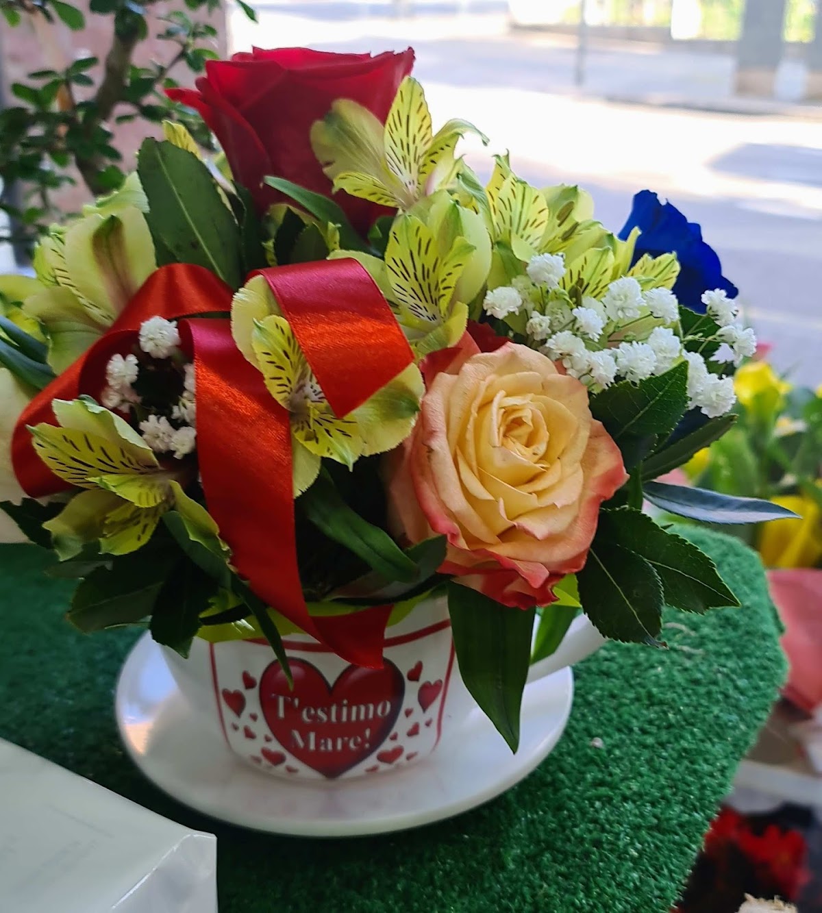 Arreglo floral T'estimo Mare con rosas y alstroemeria
