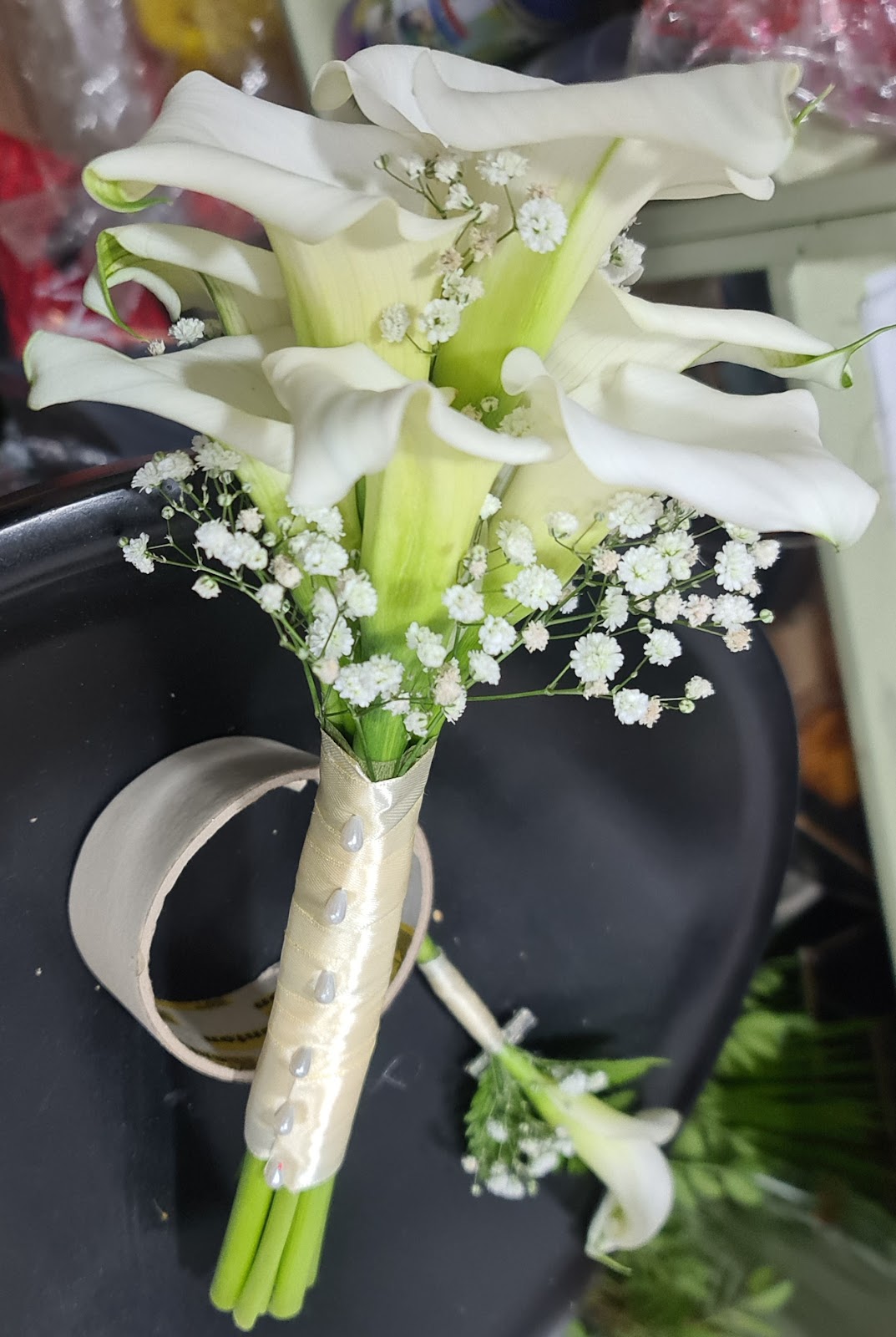 Ramo nupcial de calas blancas con paniculata